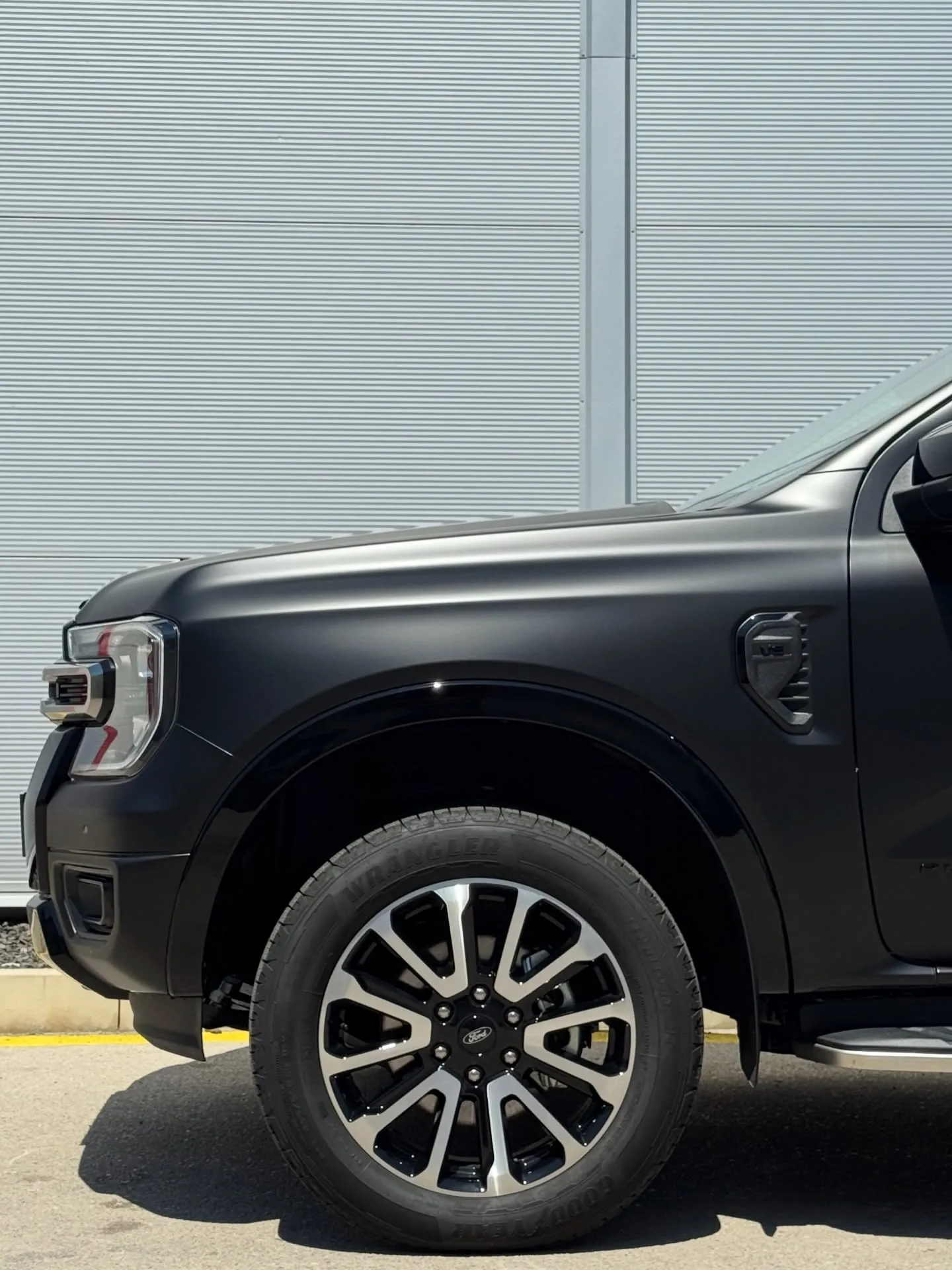 Ford Ranger Platinum s matnou PPF fóliou, predný blatník a koleso