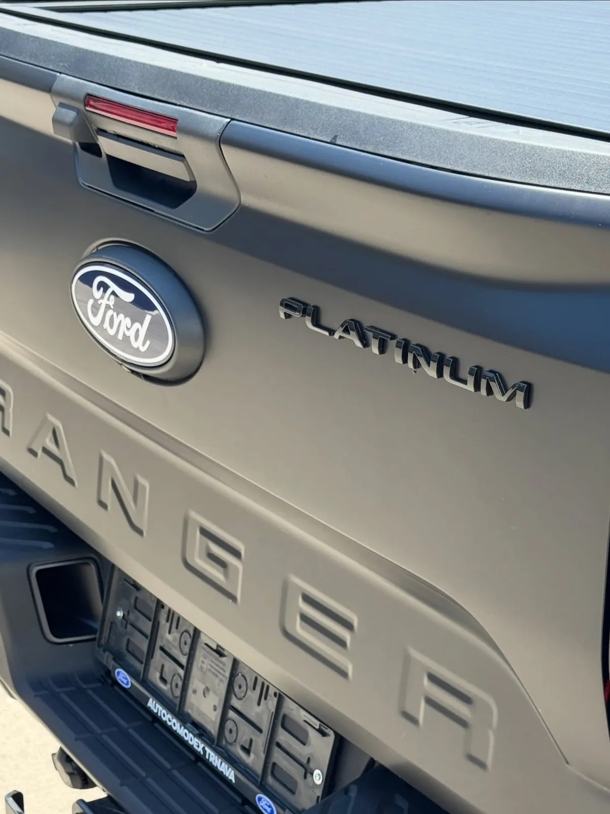 Zadné výklopné dvere Ford Ranger Platinum s matnou PPF fóliou